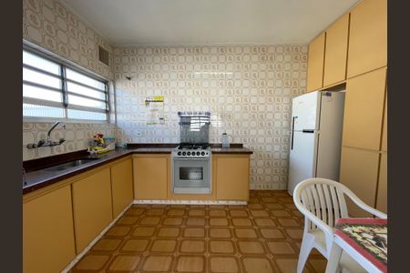 Casa à venda com 243m², 3 quartos e 7 vagas Casa à venda com 243m², 3 quartos e 7 vagasCozinha