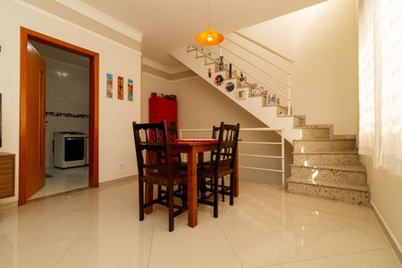 Sala de casa de condomínio à venda com 3 quartos, 152m² em Vila Isolina Mazzei, São Paulo