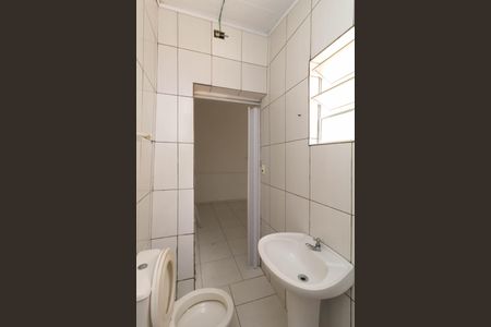 Banheiro de casa para alugar com 1 quarto, 40m² em Vila Carmosina, São Paulo