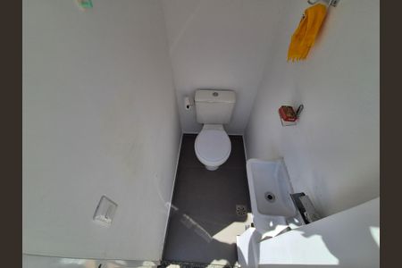 Apartamento para alugar com 144m², 3 quartos e 2 vagas Apartamento para alugar com 144m², 3 quartos e 2 vagasBanheiro de Serviço