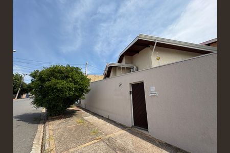 Casa à venda com 215m², 3 quartos e 3 vagasFachada