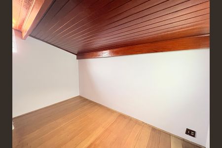 Casa à venda com 215m², 3 quartos e 3 vagasSótão