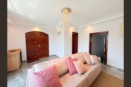 Casa à venda com 215m², 3 quartos e 3 vagasSala