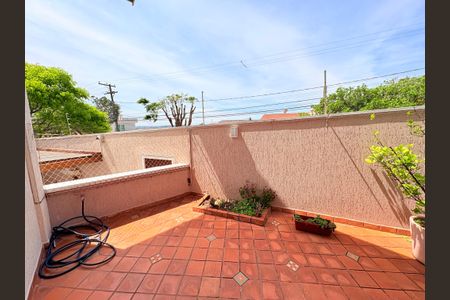 Casa à venda com 215m², 3 quartos e 3 vagasQuintal