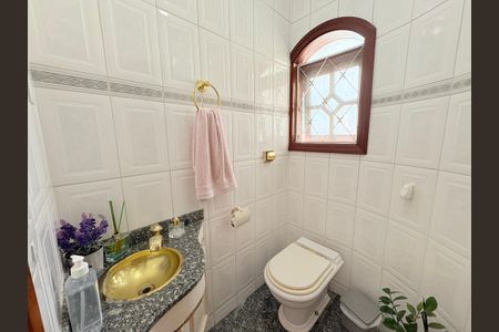 Casa à venda com 215m², 3 quartos e 3 vagasLavabo