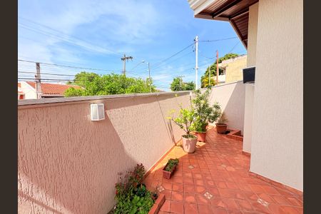 Casa à venda com 215m², 3 quartos e 3 vagasQuintal