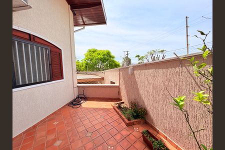 Casa à venda com 215m², 3 quartos e 3 vagasQuintal