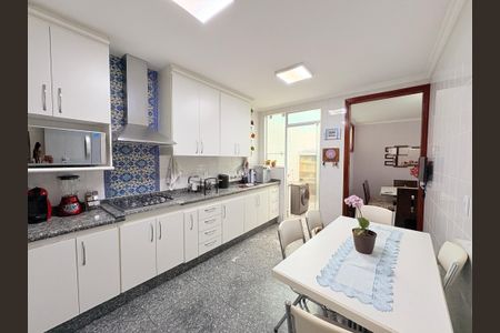 Casa à venda com 215m², 3 quartos e 3 vagasCozinha