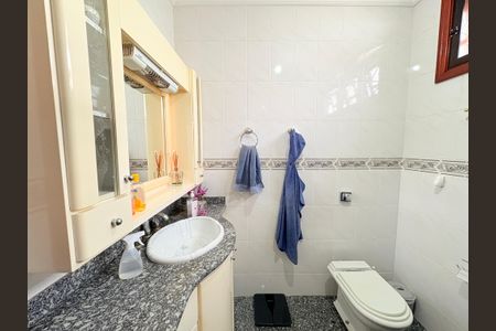 Casa à venda com 215m², 3 quartos e 3 vagasBanheiro Social