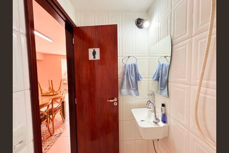 Casa à venda com 215m², 3 quartos e 3 vagasÁrea Gourmet - Banheiro 