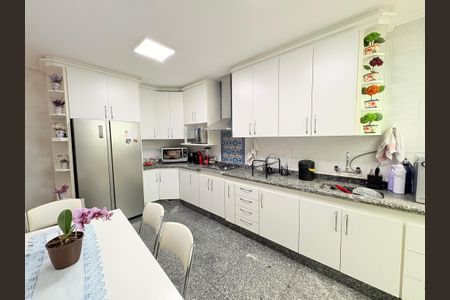 Casa à venda com 215m², 3 quartos e 3 vagasCozinha