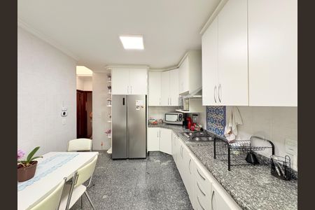 Casa à venda com 215m², 3 quartos e 3 vagasCozinha