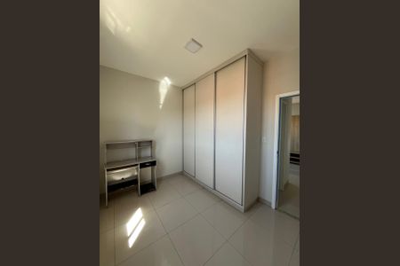 Quarto de apartamento para alugar com 2 quartos, 60m² em Santa Mônica, Uberlândia
