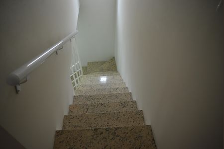 Casa à venda com 146m², 3 quartos e 4 vagasEscada