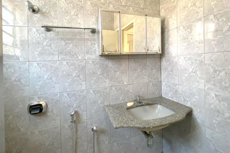 Casa para alugar com 360m², 3 quartos e 2 vagasBanheiro Social