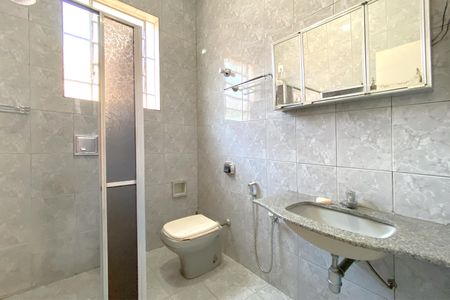 Casa para alugar com 360m², 3 quartos e 2 vagasBanheiro Social