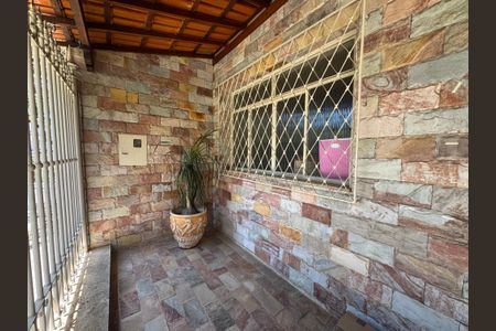 Casa à venda com 280m², 3 quartos e 2 vagas