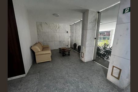 Apartamento à venda com 70m², 2 quartos e 1 vaga Apartamento à venda com 70m², 2 quartos e 1 vagaHall