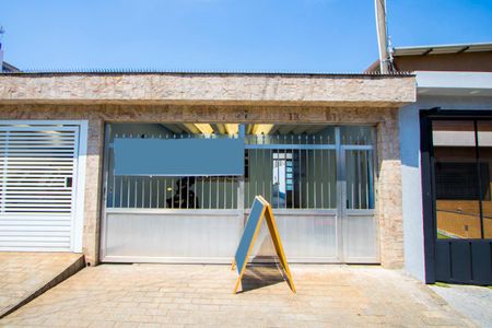 Casa à venda com 162m², 2 quartos e 2 vagas Casa à venda com 162m², 2 quartos e 2 vagasFachada