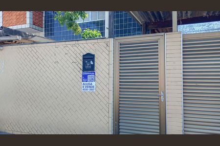 Casa para alugar com 1000m², 3 quartos e 4 vagasFachada