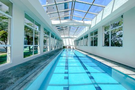 Apartamento à venda com 204m², 3 quartos e 4 vagas Apartamento à venda com 204m², 3 quartos e 4 vagasÁrea comum - Piscina