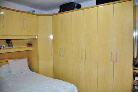 Casa de condomínio à venda com 231m², 4 quartos e 1 vaga Casa de condomínio à venda com 231m², 4 quartos e 1 vagaQuarto 2
