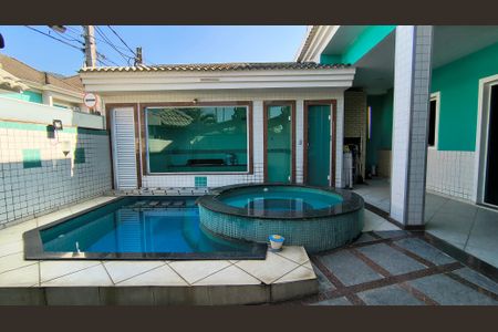 Casa de condomínio à venda com 300m², 3 quartos e 2 vagasQuintal