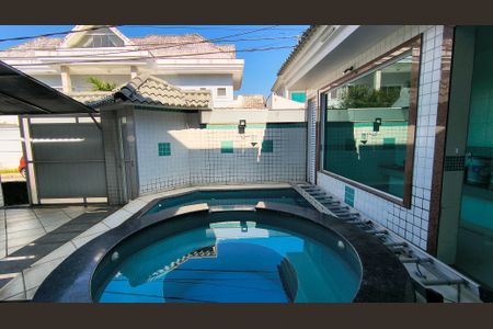 Casa de condomínio à venda com 300m², 3 quartos e 2 vagasQuintal