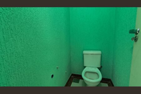 Casa de condomínio à venda com 300m², 3 quartos e 2 vagasLavabo