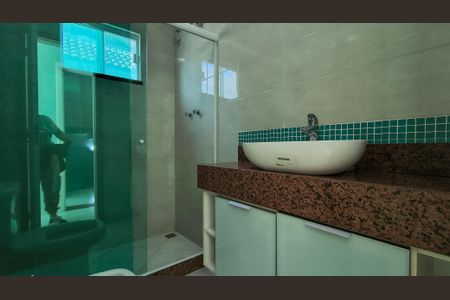 Casa de condomínio à venda com 300m², 3 quartos e 2 vagasBanheiro da Suíte 2