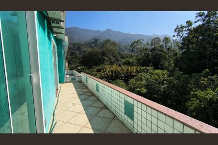 Casa de condomínio à venda com 300m², 3 quartos e 2 vagasSacada da Suíte 3