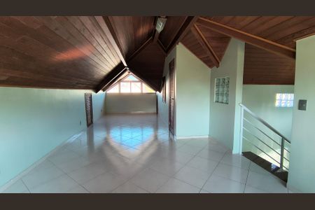 Casa de condomínio à venda com 300m², 3 quartos e 2 vagasSótão