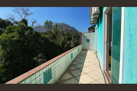 Casa de condomínio à venda com 300m², 3 quartos e 2 vagasSacada da Suíte 3