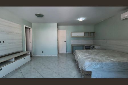 Casa de condomínio à venda com 300m², 3 quartos e 2 vagasSuíte 1