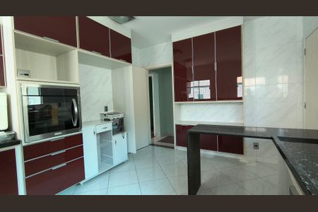 Casa de condomínio à venda com 300m², 3 quartos e 2 vagasCozinha