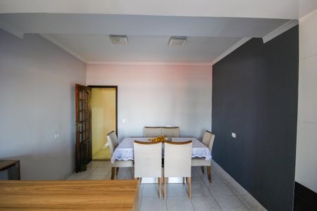Casa à venda com 175m², 3 quartos e 3 vagas Casa à venda com 175m², 3 quartos e 3 vagasCopa