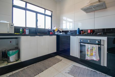 Casa à venda com 175m², 3 quartos e 3 vagas Casa à venda com 175m², 3 quartos e 3 vagasCozinha