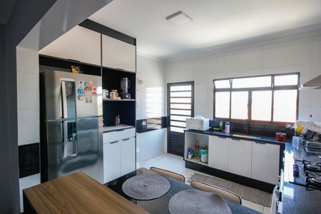 Casa à venda com 175m², 3 quartos e 3 vagas Casa à venda com 175m², 3 quartos e 3 vagasCozinha