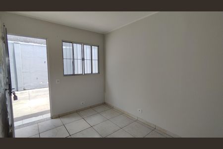 Sala de casa de condomínio para alugar com 2 quartos, 60m² em Parque Sao Francisco, Ferraz de Vasconcelos