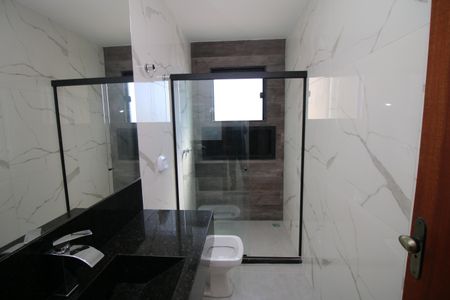 Casa à venda com 320m², 4 quartos e 2 vagasBanheiro da Suíte 2