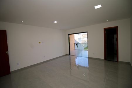 Casa à venda com 320m², 4 quartos e 2 vagasSuíte 3