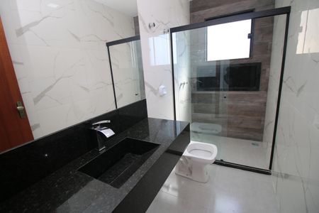 Casa à venda com 320m², 4 quartos e 2 vagasBanheiro da Suíte 2