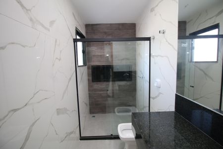 Casa à venda com 320m², 4 quartos e 2 vagasBanheiro da Suíte 3
