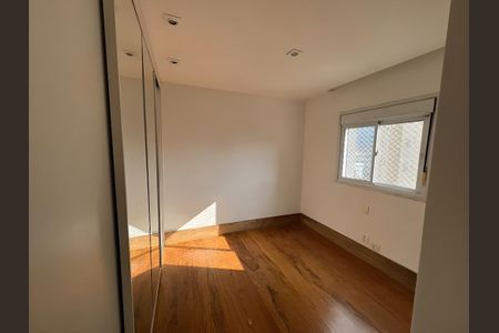 Suíte de apartamento para alugar com 3 quartos, 140m² em Vila Olímpia, São Paulo