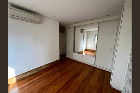 Suíte de apartamento para alugar com 3 quartos, 140m² em Vila Olímpia, São Paulo