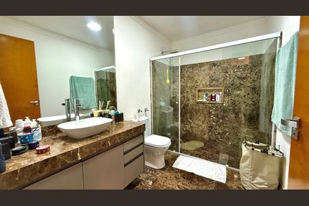 Casa de condomínio à venda com 533m², 4 quartos e 4 vagas Casa de condomínio à venda com 533m², 4 quartos e 4 vagasBanheiro