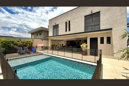 Casa de condomínio à venda com 533m², 4 quartos e 4 vagas Casa de condomínio à venda com 533m², 4 quartos e 4 vagasPiscina