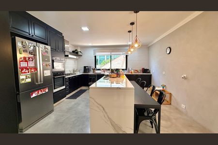 Casa de condomínio à venda com 533m², 4 quartos e 4 vagas Casa de condomínio à venda com 533m², 4 quartos e 4 vagasCozinha