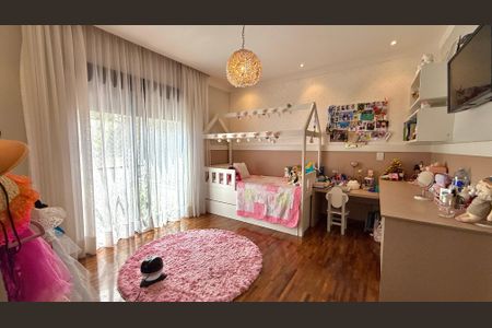 Casa de condomínio à venda com 533m², 4 quartos e 4 vagas Casa de condomínio à venda com 533m², 4 quartos e 4 vagasQuarto