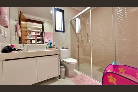 Casa de condomínio à venda com 533m², 4 quartos e 4 vagas Casa de condomínio à venda com 533m², 4 quartos e 4 vagasBanheiro